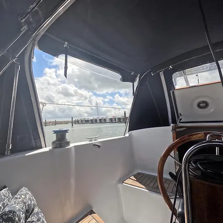 Joky - Floating Refuge * リスボン