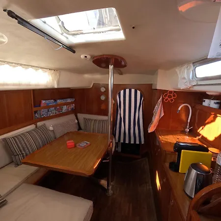 Joky - Floating Refuge * リスボン